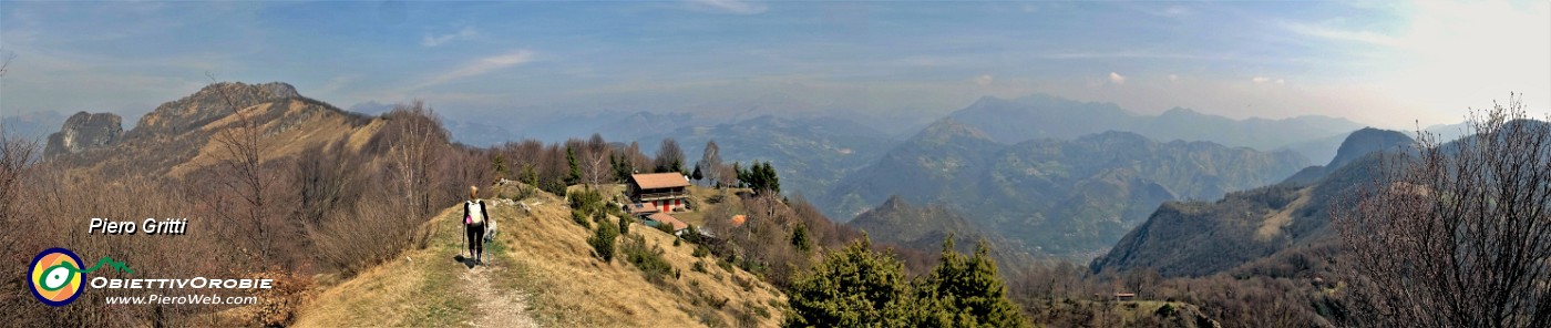 73 Vista panoramica dal Pizzo Cerro.jpg